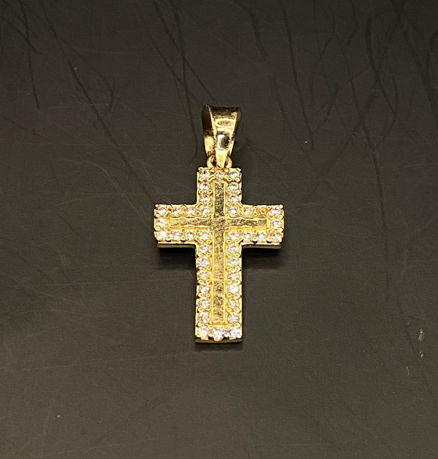 Dije Cruz con Circonias 1.4gr Oro Amarillo 10k 2.5cm*1.3cm